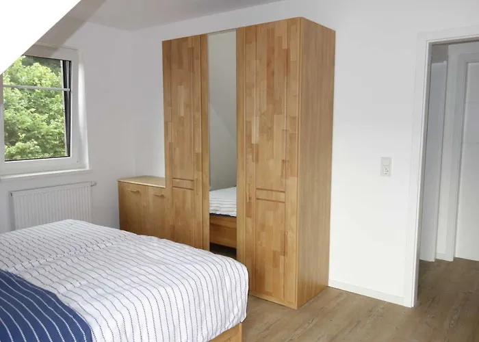 Dom wakacyjny Ferienhaushaelfte Duenenblick *